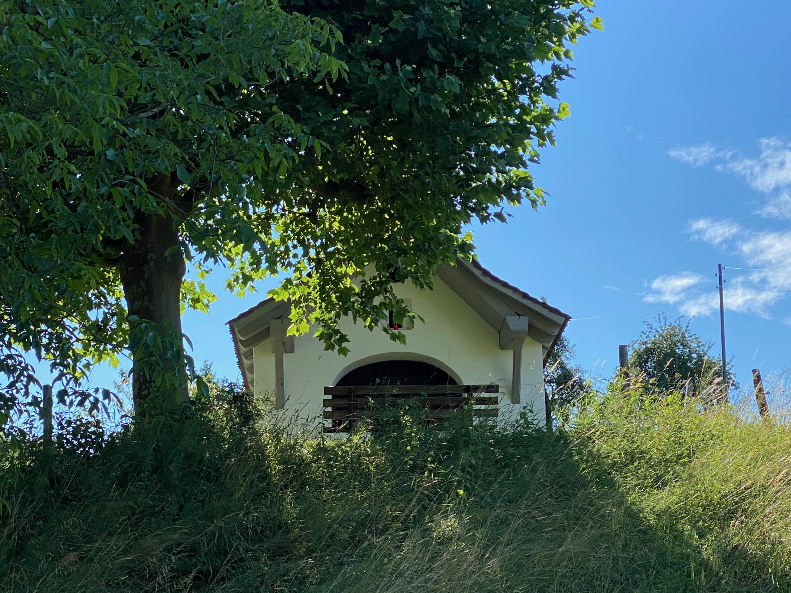 Buesserach Kapelle St Anna Hinter Baeumen nah_Sebastian Juengel