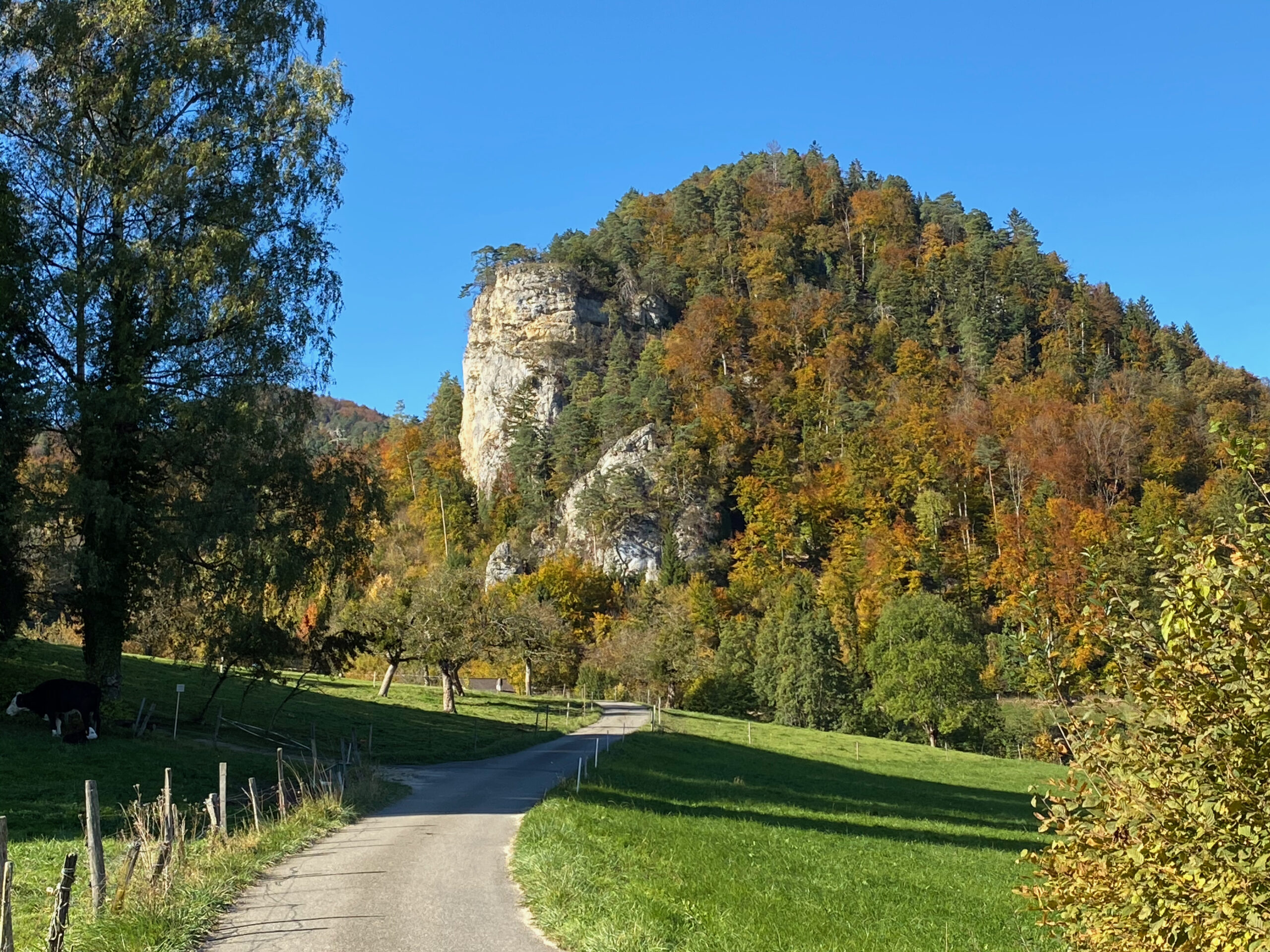 Erschwil Felsvorsprung nah_Sebastian Juengel
