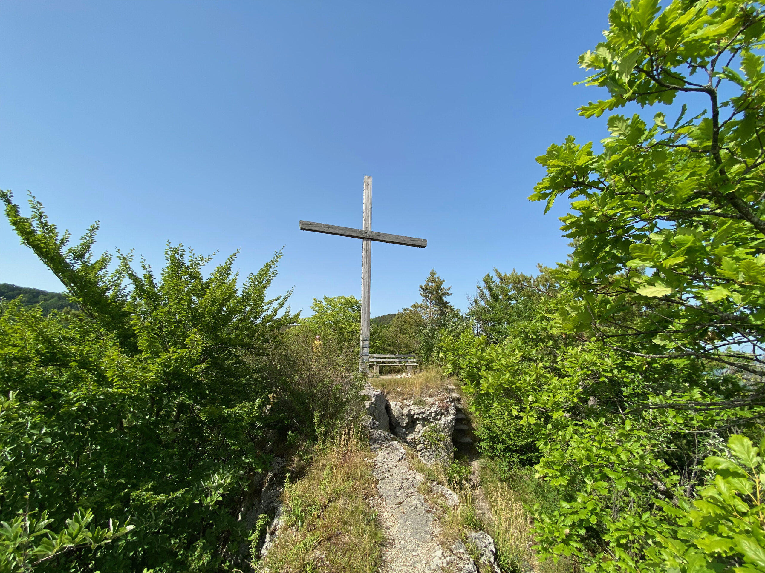 Ruine Sternenberg mit Kreuz_Sebastian Jüngel