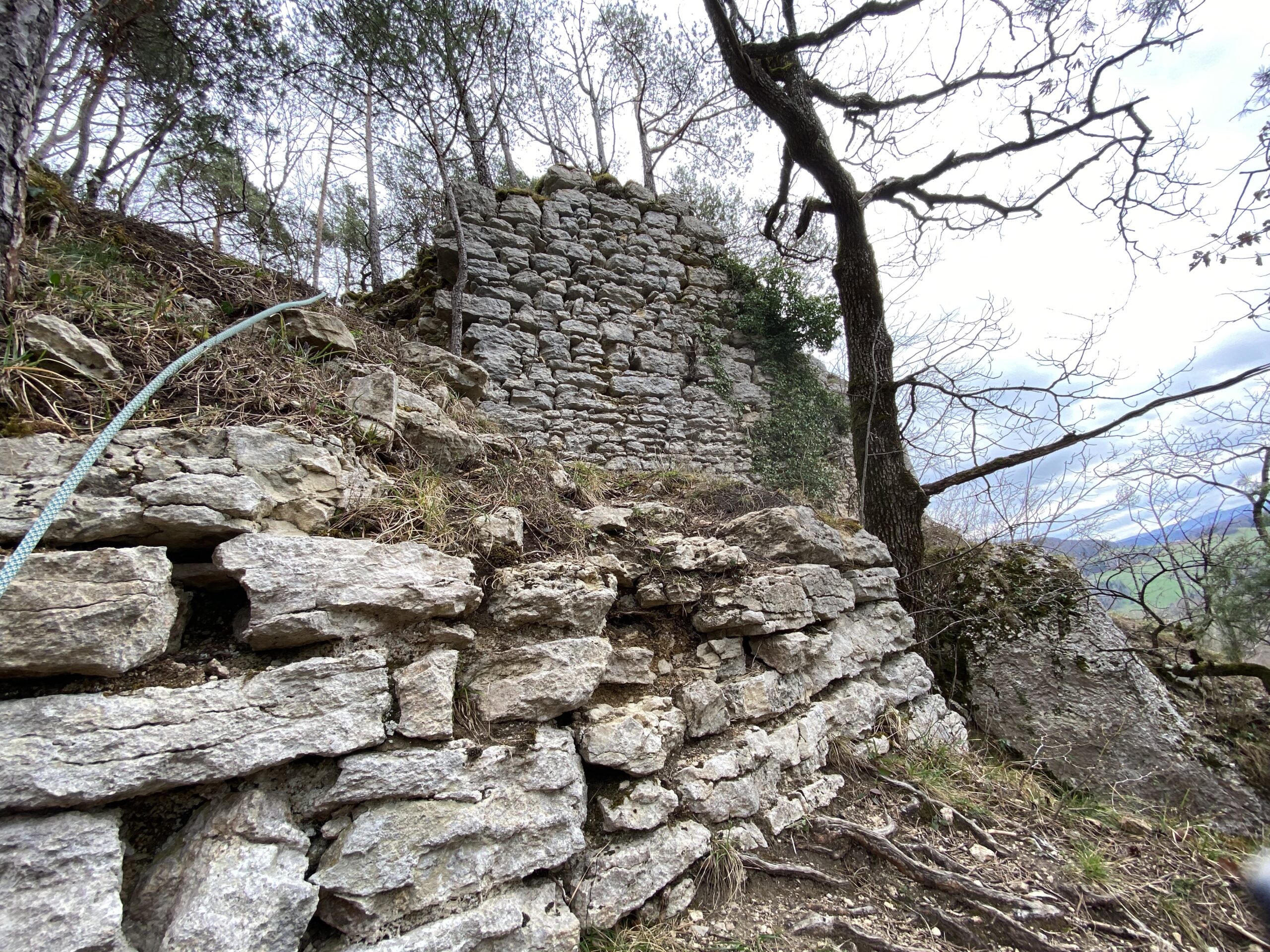 Kleinluetzel Ruine Blauenstein Mauern_Sebastian Juengel