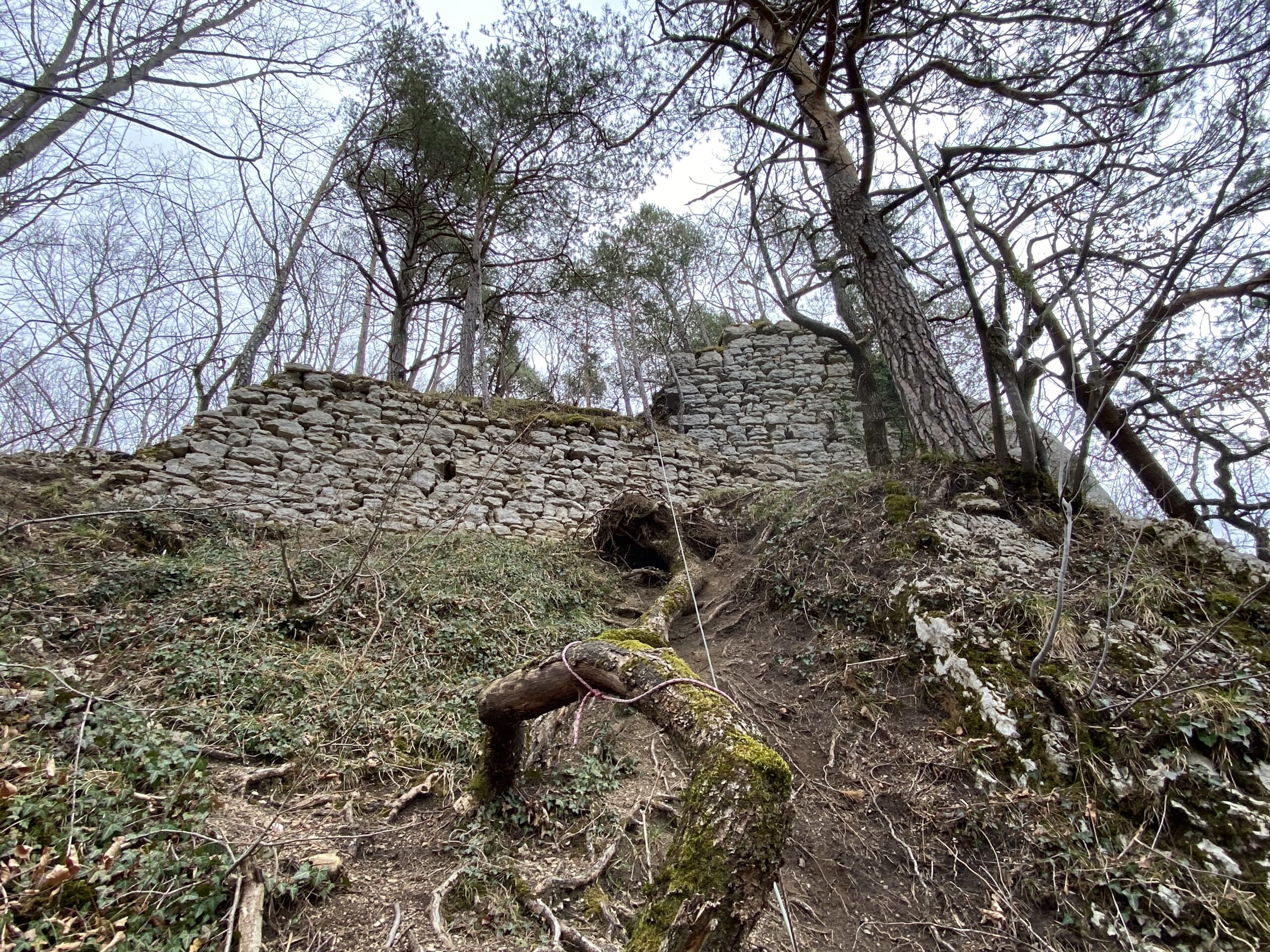 Kleinluetzel Ruine Blauenstein Seil_Sebastian Juengel