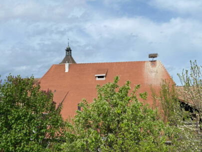 Rodersdorf Storchennest Kontext Kirchturmhaube_Sebastian Juengel