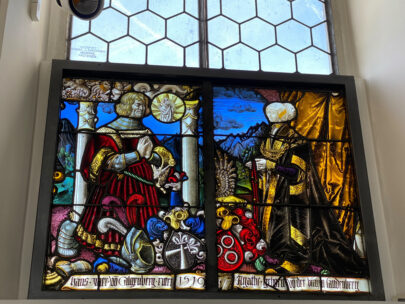 Kirche Maria im Hag Glasfenster Stifterpaar_Sebastian Juengel