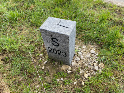 Rodersdorf Grenzkulturweg modern vor Biederthal_Sebastian Juengel