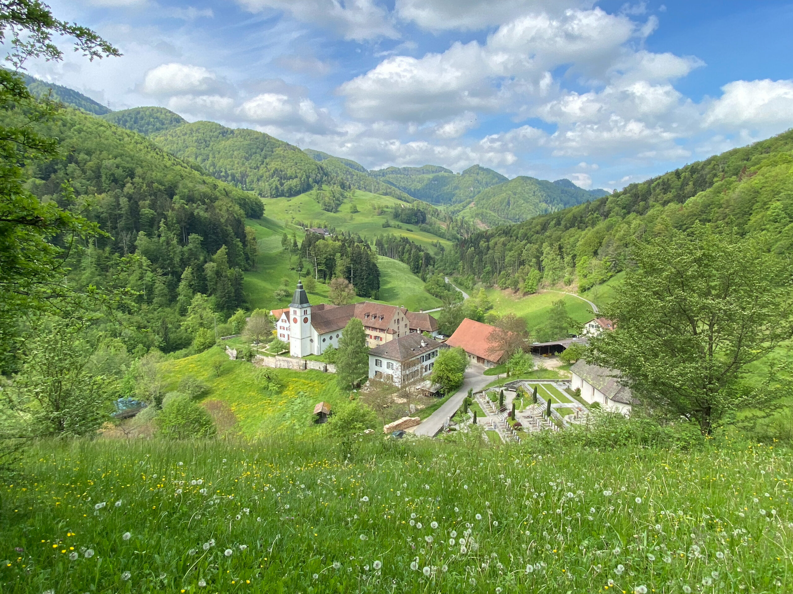 Meltingen Beinwil Blick auf Kloster und Lüsseltal_Sebstian Juengel