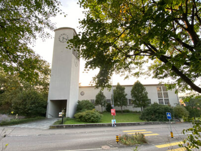 Dornach Mauritiuskirche Glockenturm und Kirche_Sebastian Juengel