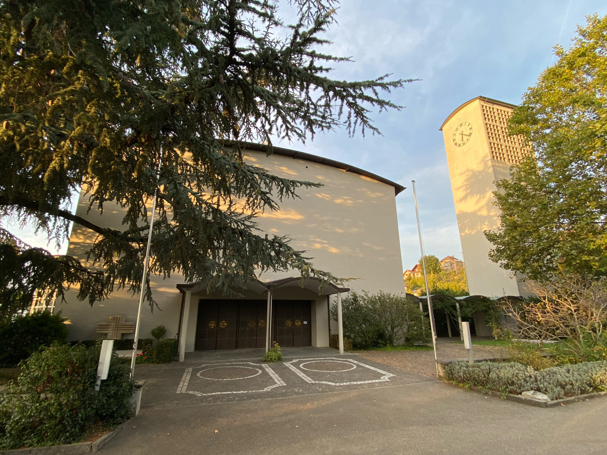 Dornach Mauritiuskirche Haupteingang und Turm_Sebastian Juengel