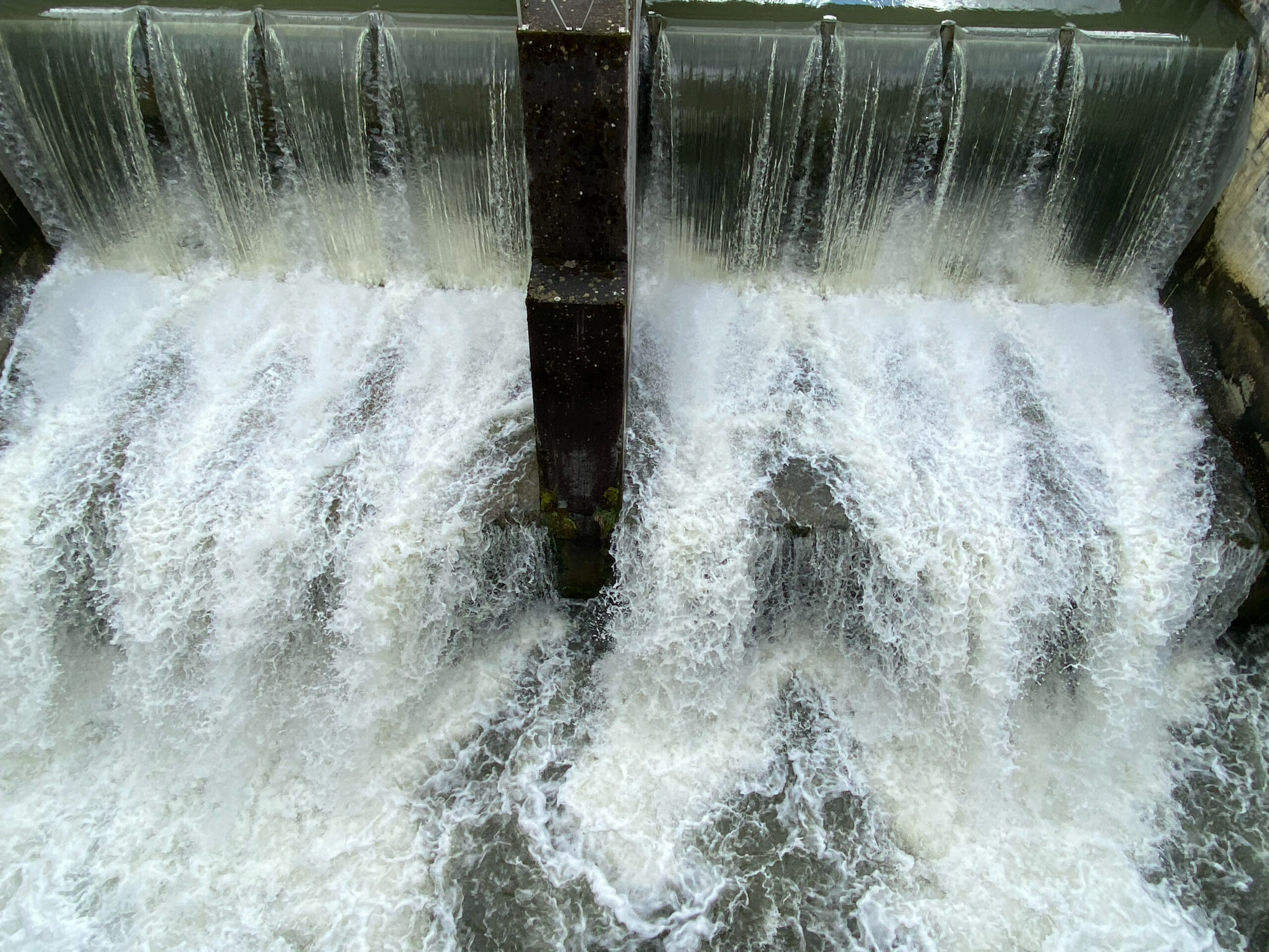 Dornach Kraftwerk Wasser sprudelt_Sebastian Juengel