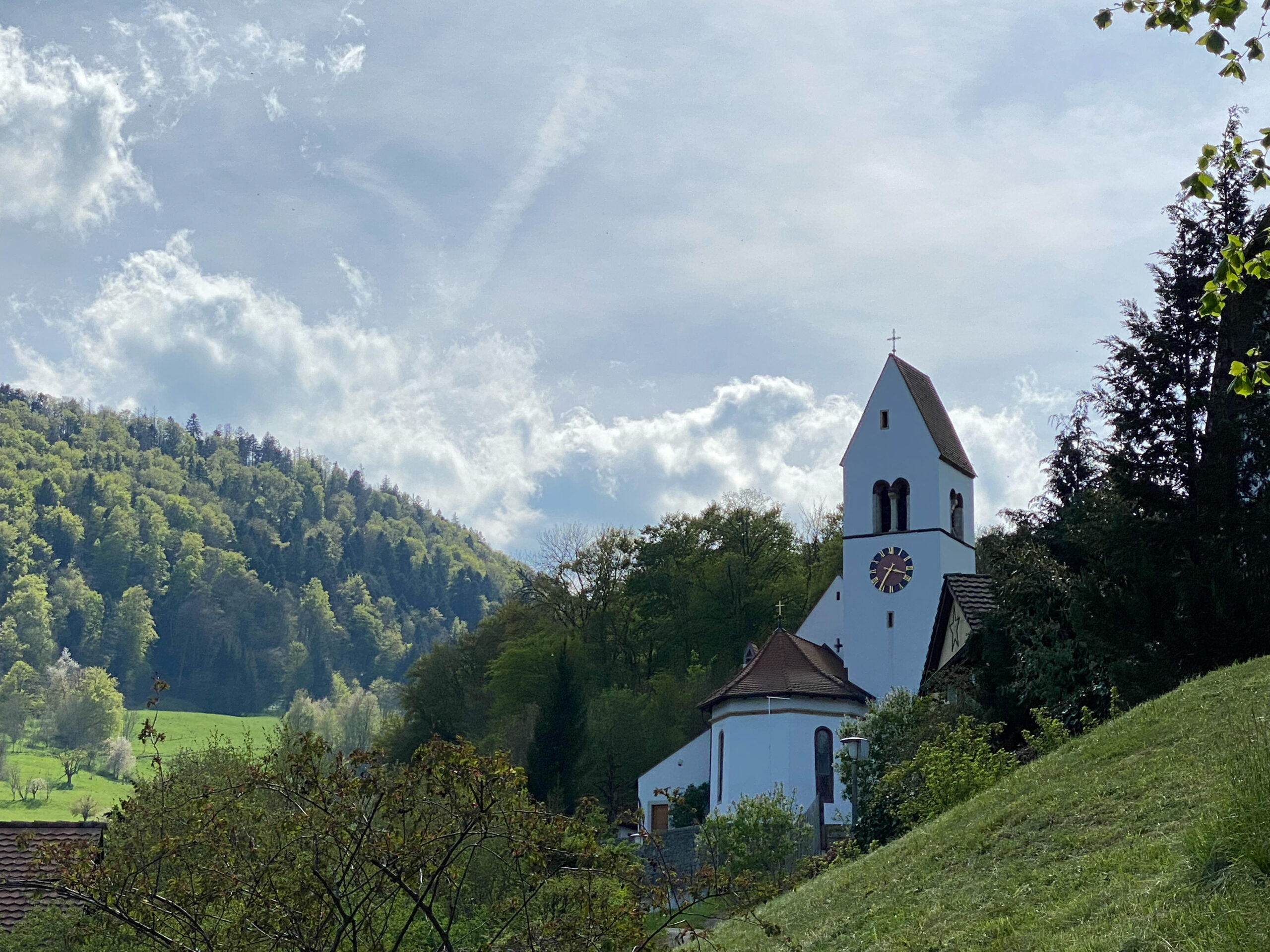 Kirche Maria im Hag Vor Wolken_Sebastian Juengel