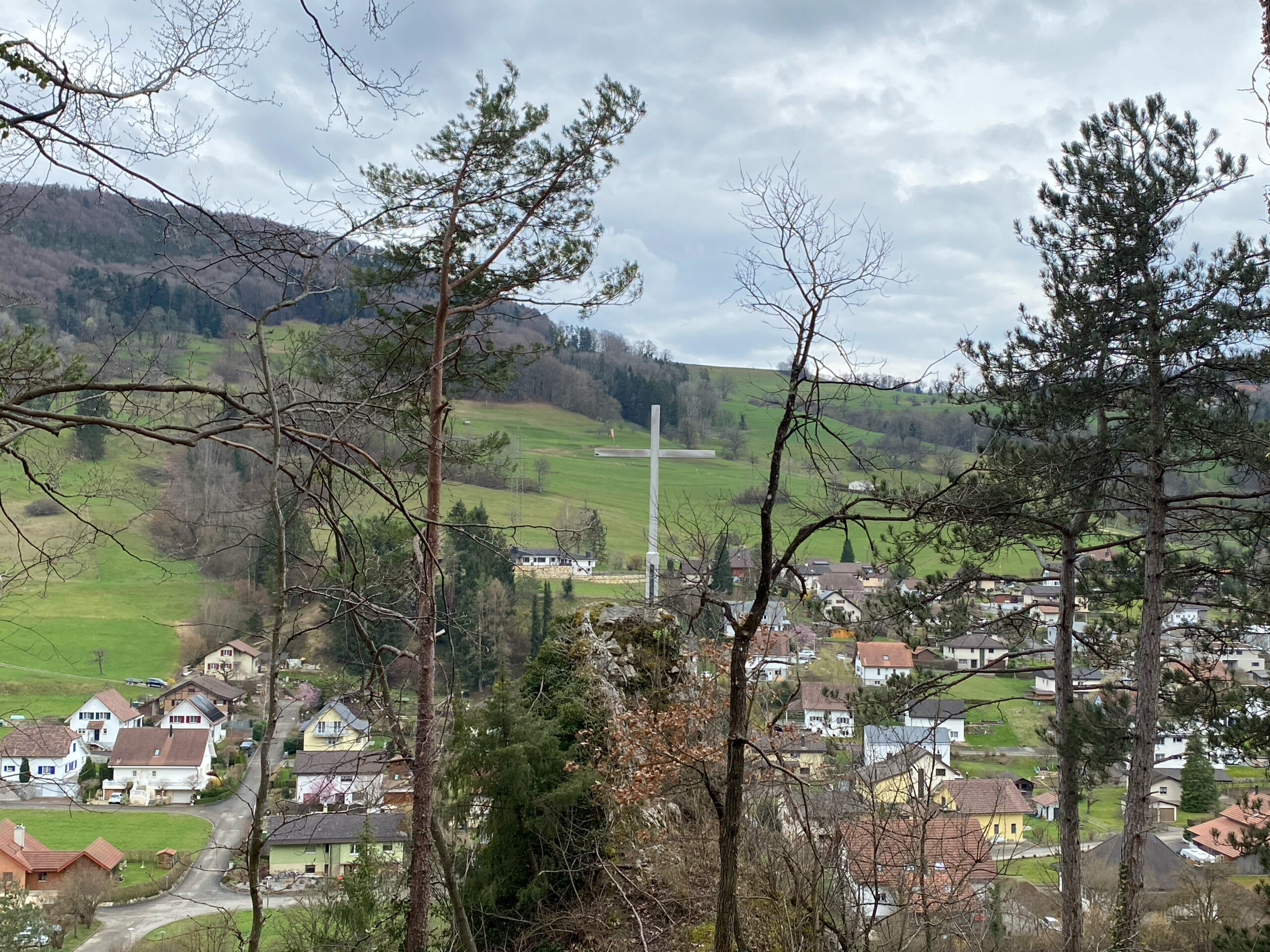 Kleinluetzel_Kreuzweg Grotte Kreuz_Sebastian Juengel