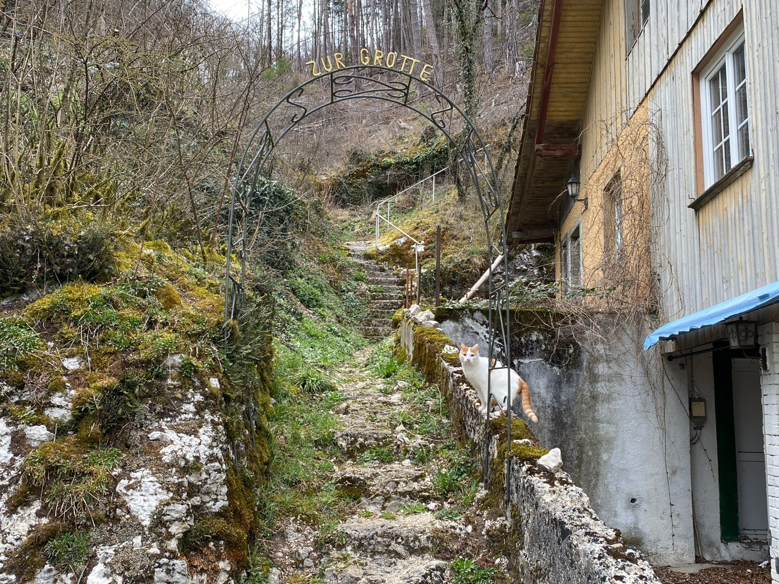 Kleinluetzel_Kreuzweg Zugang Eisentor_Sebastian Juengel