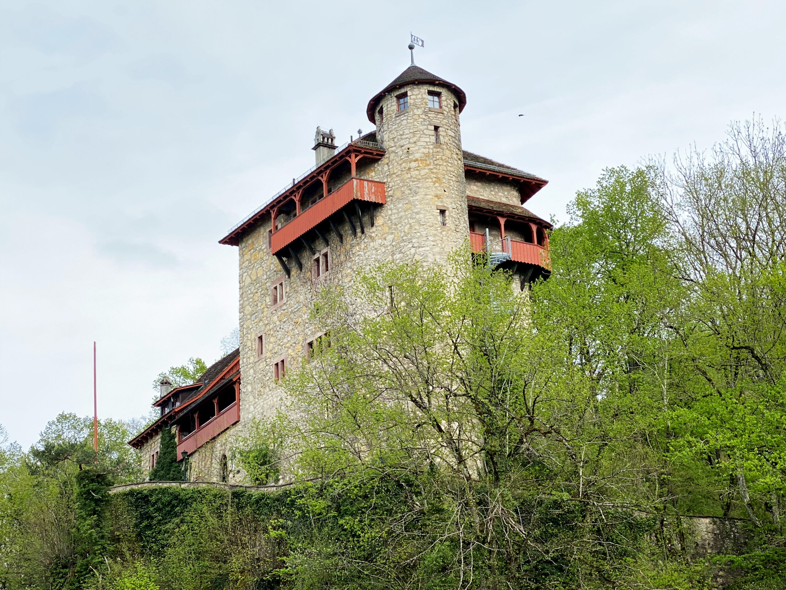 Mertzerlen_Burg Rotberg von unten_Sebastian Juengel