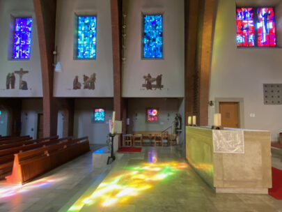 Buesserach Kirche St Peter Glasfenster_Sebastian Juengel