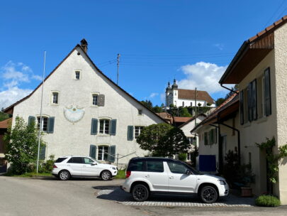 Seewen Allmendstrasse 9 Sonnenuhr im Kontext_Sebastian Juengel