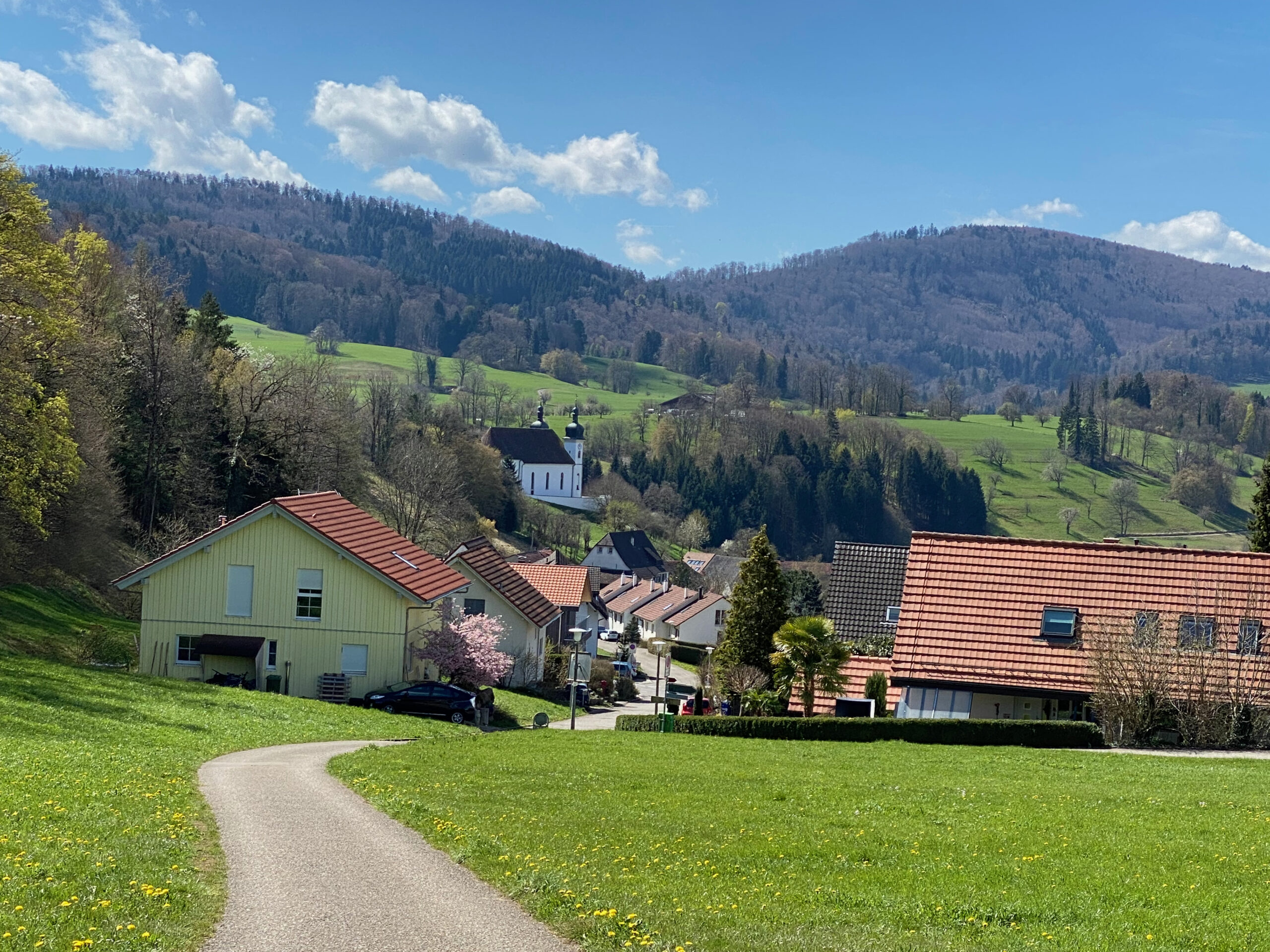 Seewen Bueren 1 Blick zurueck auf Kirche Seewen_Sebastian Juengel