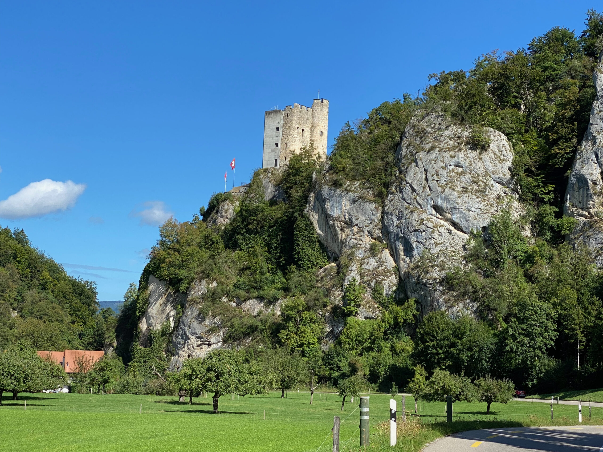 Buesserach Schloss NeuThierstein auf dem Felsen_Sebastian Juengel