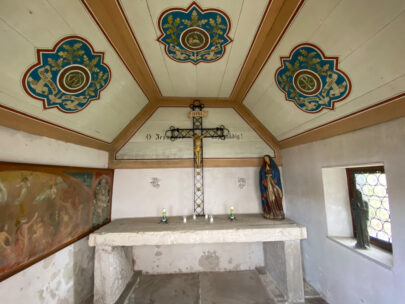 Rodersdorf Beinhaus Muttergotteskapelle Innenansicht mit Altar_Sebastian Juengel