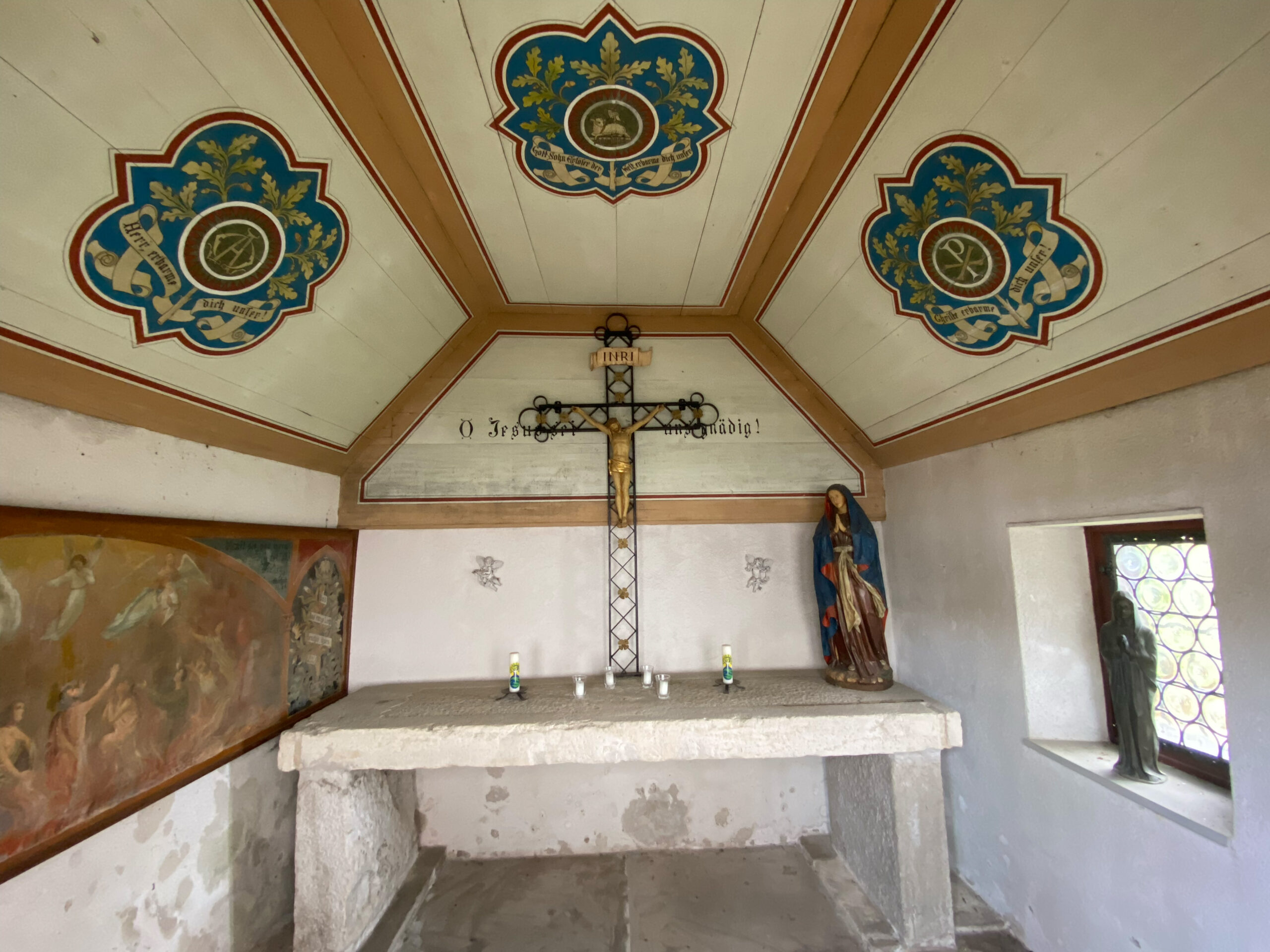 Rodersdorf Beinhaus Muttergotteskapelle Innenansicht mit Altar_Sebastian Juengel