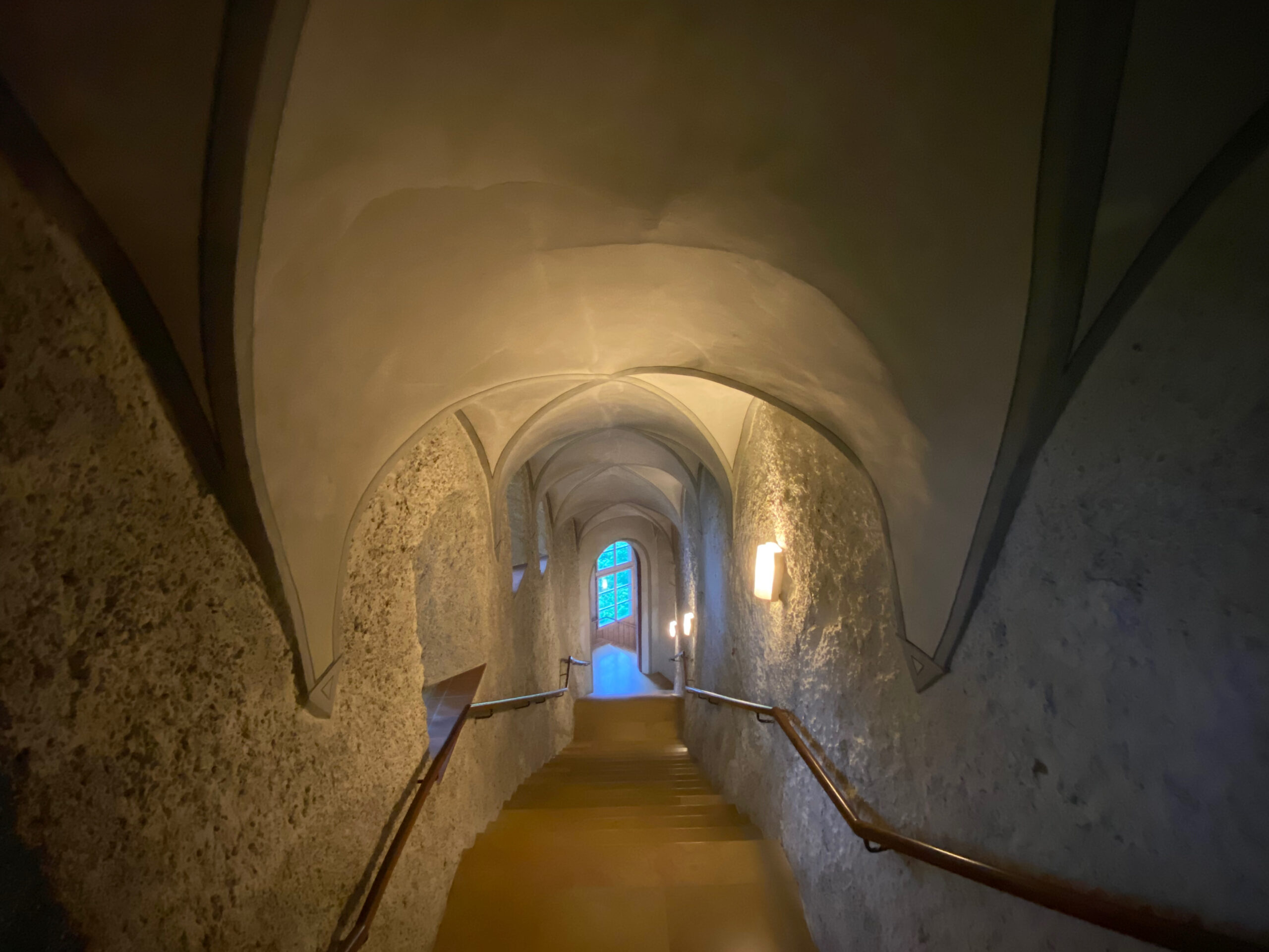 Mariastein Gnadenkapelle Treppe hinunter_Sebastian Juengel
